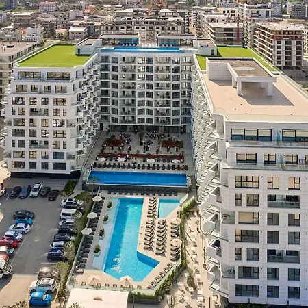 Cloud 9 In Infinity Apartment *
