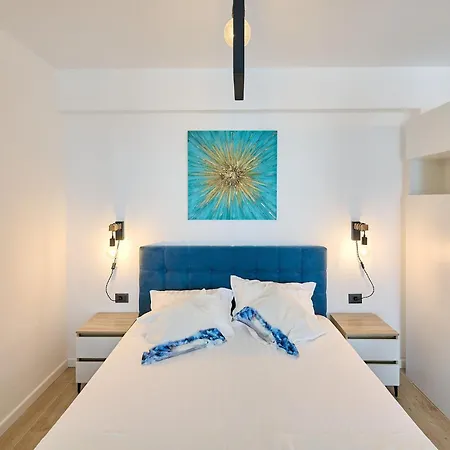 Cloud 9 In Infinity Apartment Mamaia