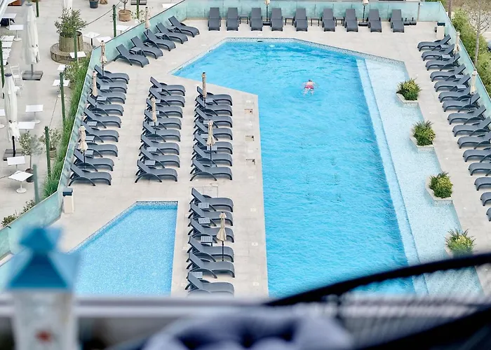 Cloud 9 In Infinity *